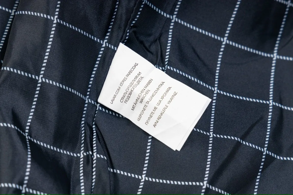 P300 model number: G317 Ralph Lauren's new 24ss classic embroidered logo lapel executive zipper jacket for both men and women. 1️⃣Selected from high-quality original developed pure cotton fabric, with customized plaid lining inside, the overall wear effect is very soft and comfortable. 2️⃣The workmanship details are perfectly controlled, with exquisite small logo embroidery on the chest, and the unique design style of splicing technology is used on the dropped shoulders to highlight your personality! The version is simple but not simple! 3️⃣ Complete with tag accessories, unisex design, and a very versatile jacket for men and women!  Color: black, navy blue, khaki Size: S, M, L, XL